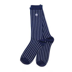 Donkerblauwe bamboe sokken met witte verticale strepen afgewerkt met het witte geborduurd logo